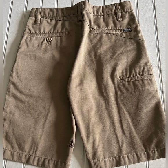 VOLCOM youth size 10 casual tan coloured shorts - Picture 3 of 5